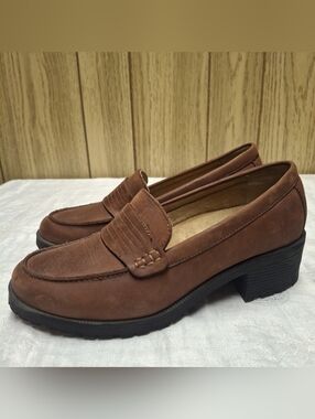 Eastland Loafers Chunky Heel Lug Sole Brown Leather Ladies Size 9.5